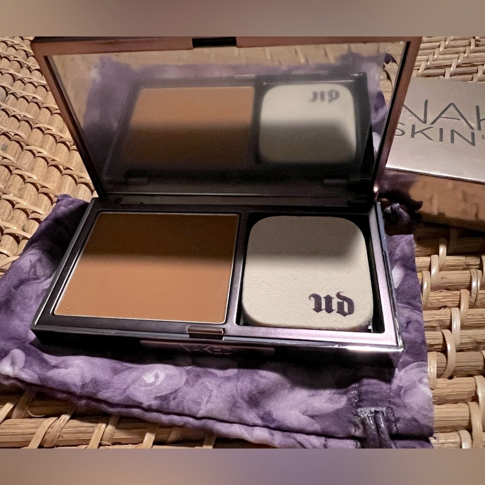 NIB URBAN DECAY NAKED SKIN POWDER FOUNDATION MEDIUM DARK GOLDEN